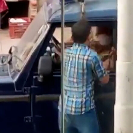 Hindistanda maske cezası kesilen adam polise tokat atıp kaçtı